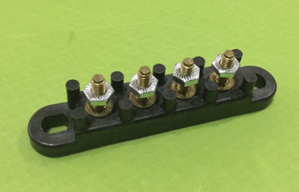C5237-4 JUNCTION BLOCK 4 STUDS 5MM